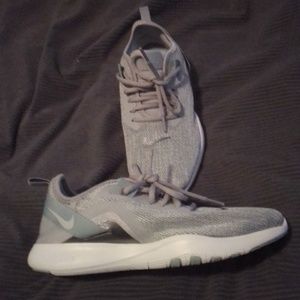 Nike women's shoes sz 7.5